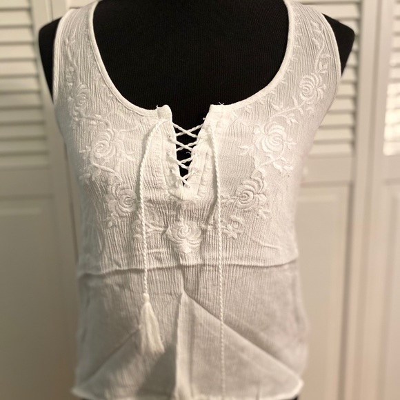 Delicate white tank - Picture 3 of 3